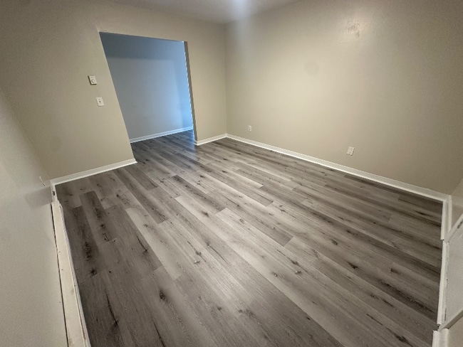 Building Photo - 1954 Lakeview Rd