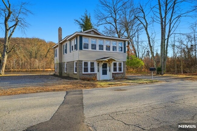 Photo - 75 Lakeview Terrace House