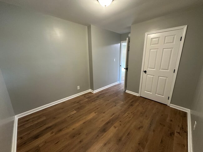 Building Photo - 123 S Sam Davis Ave