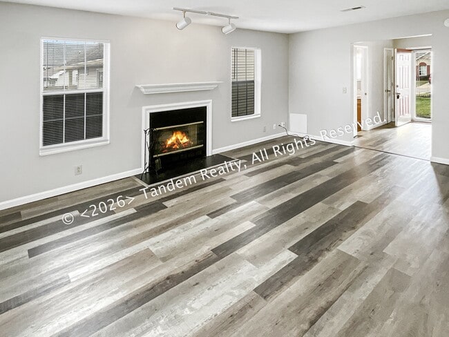 Building Photo - 512 Selsey Ct S