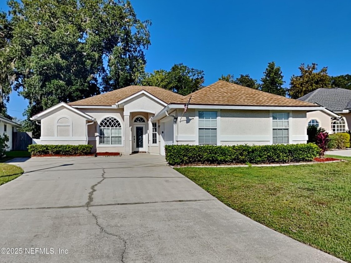 Foto principal - 2968 Majestic Oaks Ln