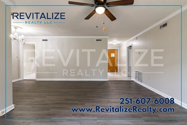 Building Photo - PRICE IMPROVEMENT! Spacious 3 Bed/2 Bath H...