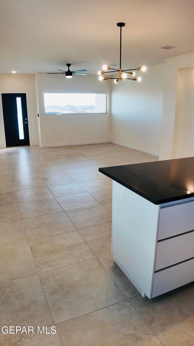 Foto del edificio - 15117 Resolve Dr