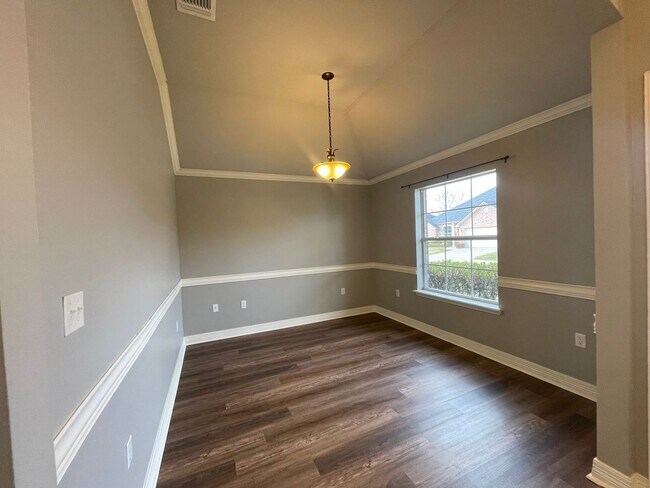 Foto del edificio - Riverbrooke Subdivision Beauty! Move in Ready!