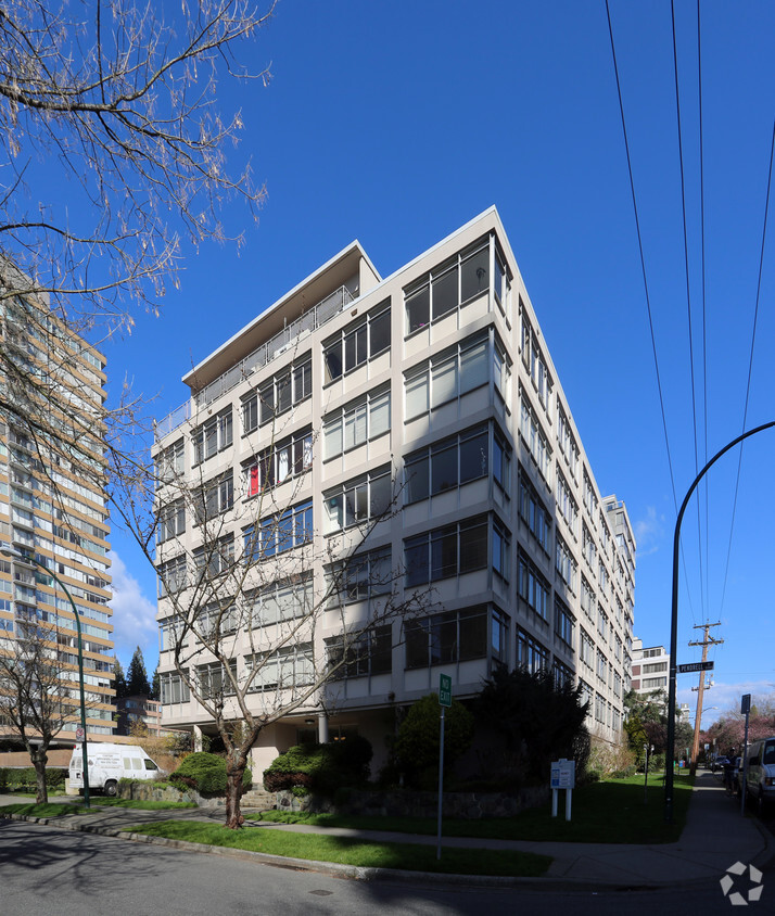 Building Photo - Delwood Apartments