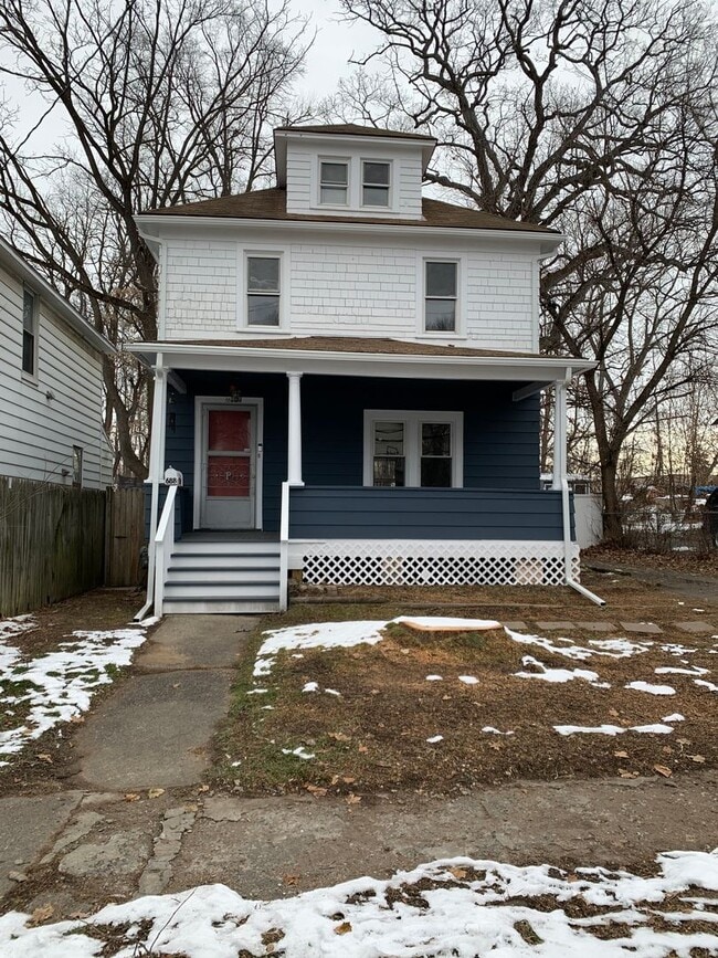 Building Photo - 688 South St