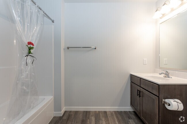 2BR, 2BA - 935SF - Red Rock Apartments