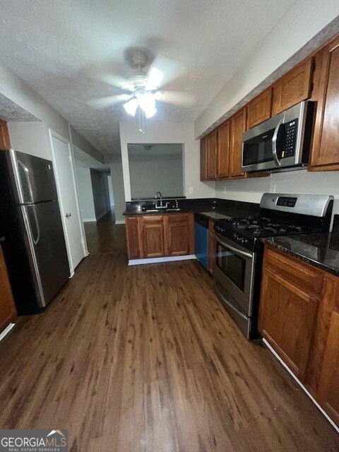 Foto del edificio - 6420 Pinebark Way