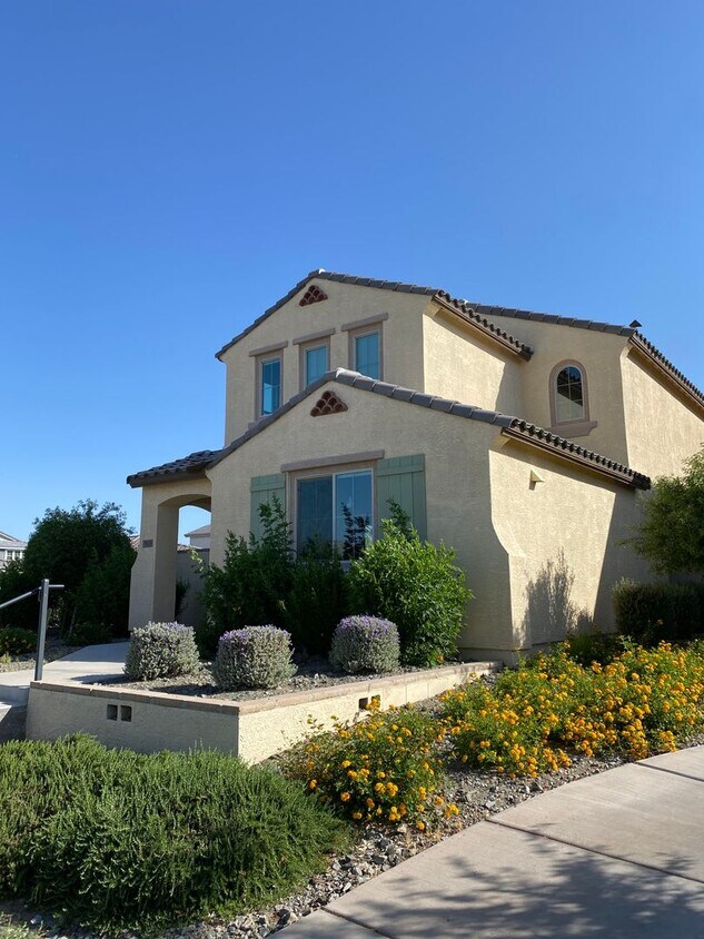 Primary Photo - 4 bedroom home for rent