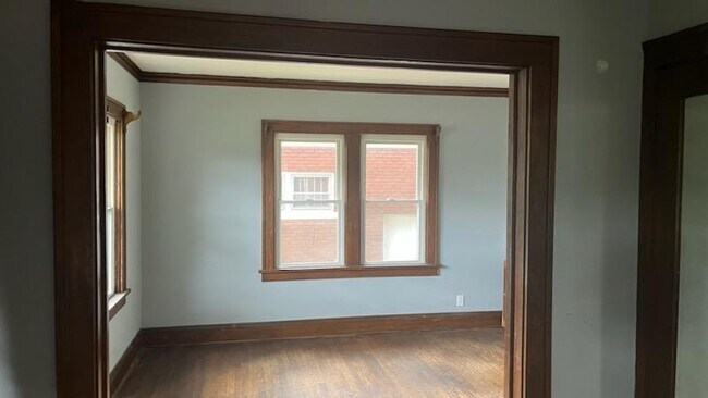Foto del edificio - 302 Rhodes Ave