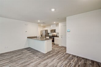 Building Photo - 7379 Raimee Brk St