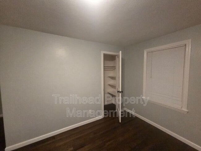 Foto del edificio - 618 NE 43rd St