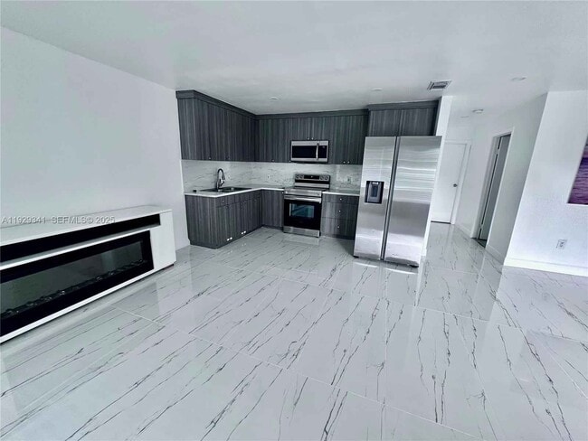 Foto del edificio - 15720 NW 44th Ct