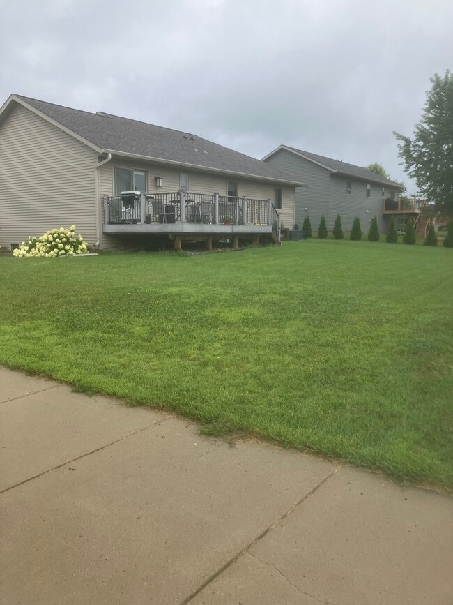 Building Photo - 301 Grovebrook Ct
