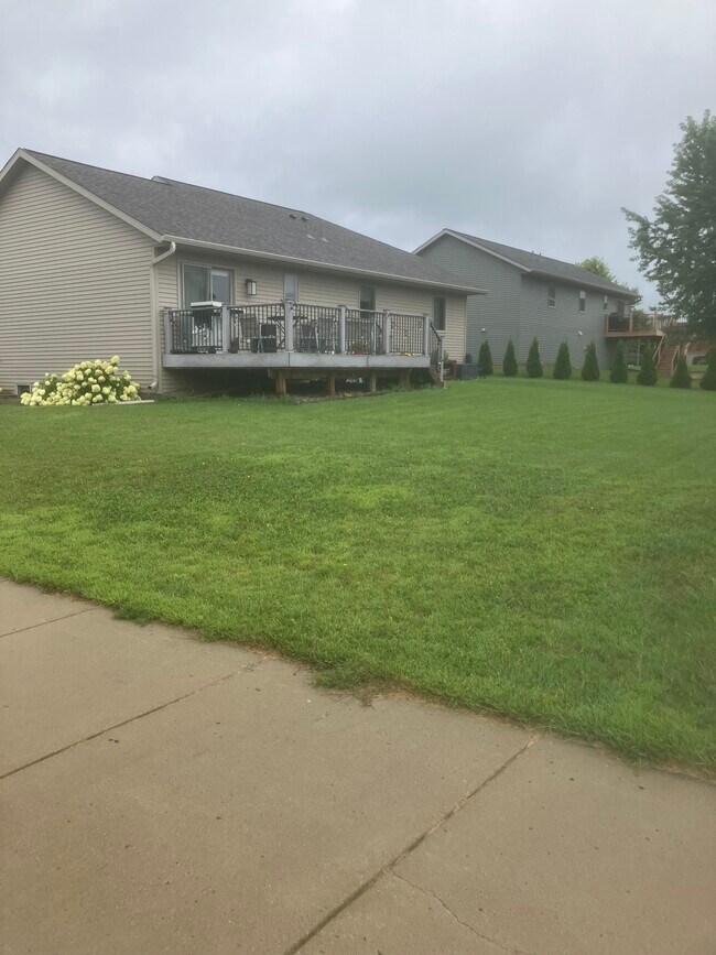 Foto del edificio - 301 Grovebrook Ct