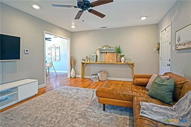 Foto del edificio - 315 Winburn Ave