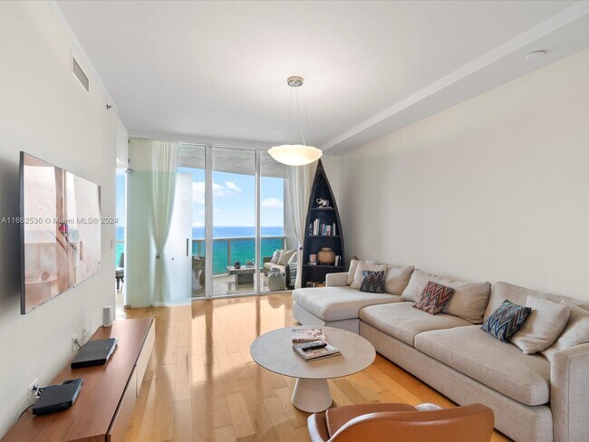 Building Photo - 16001 Collins Ave
