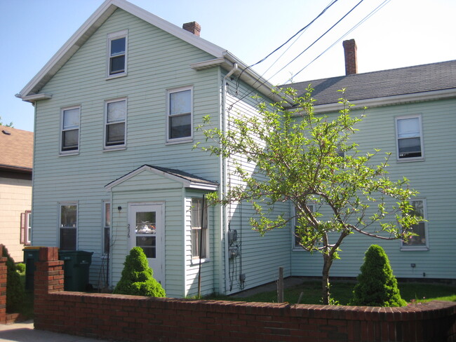Building Photo - 216 Lenox St