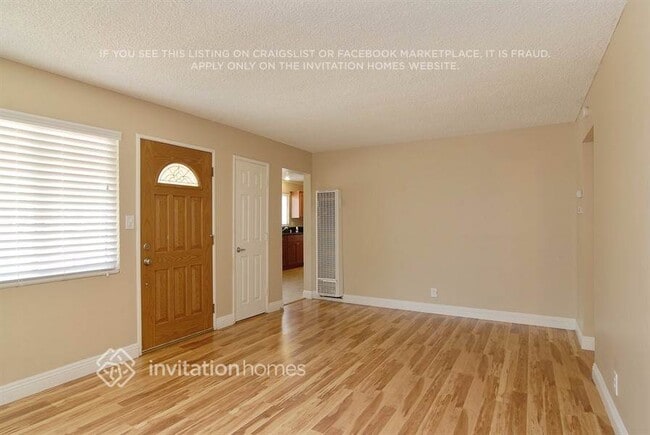 Foto del edificio - 2049 E Lincoln Ave
