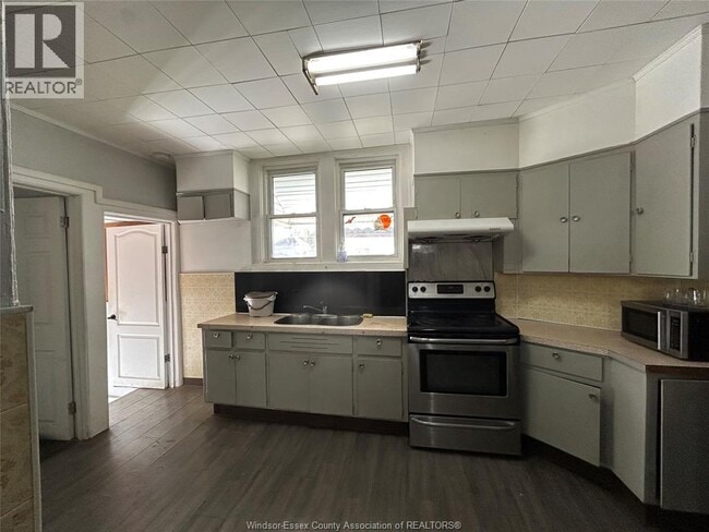 Building Photo - 248 Curry Ave