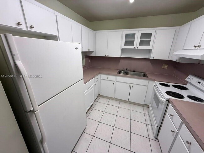 Building Photo - 6070 W 19th Ave