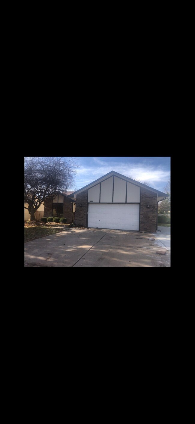 Building Photo - 1449 N Judith St