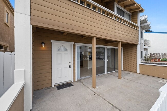 Building Photo - 207 Orange St
