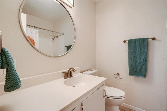 Building Photo - 2712 Parker Ln