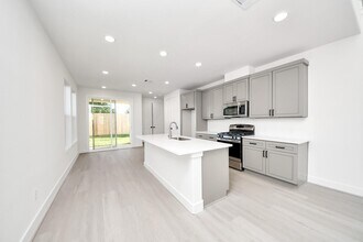 Building Photo - 4324 Avron Dr