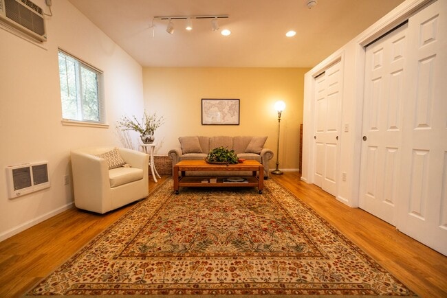 Building Photo - NEW FURNISHED ADU STUDIO – In-Unit Laundry (Utilities Included)