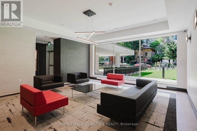 Building Photo - 33 Isabella St