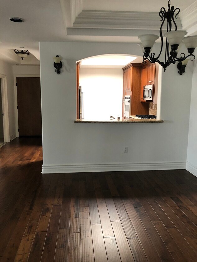Foto principal - 10640 Woodbridge St