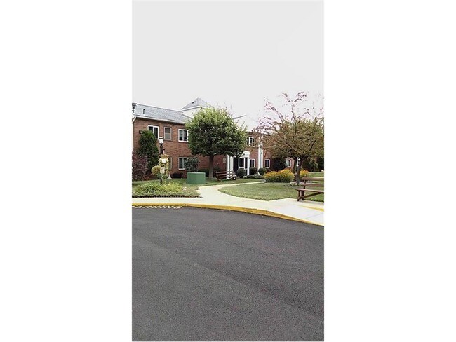 Foto del edificio - 100 Ridgeview Rd