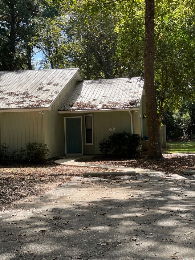 Foto principal - 7424 Huckleberry Ln