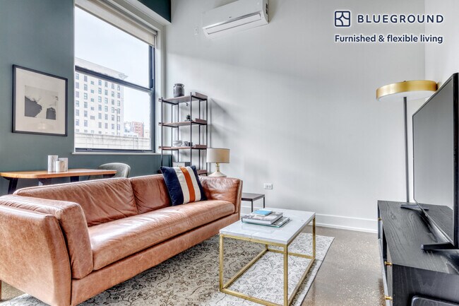 Foto del edificio - 30 E Adams St