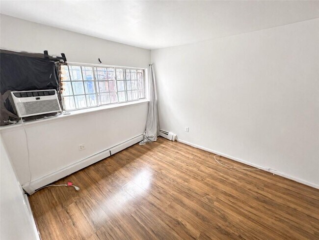 Foto del edificio - 448 Howard Ave