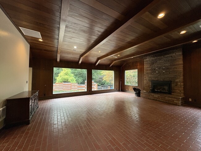 Building Photo - 4600 NW Cornell Rd