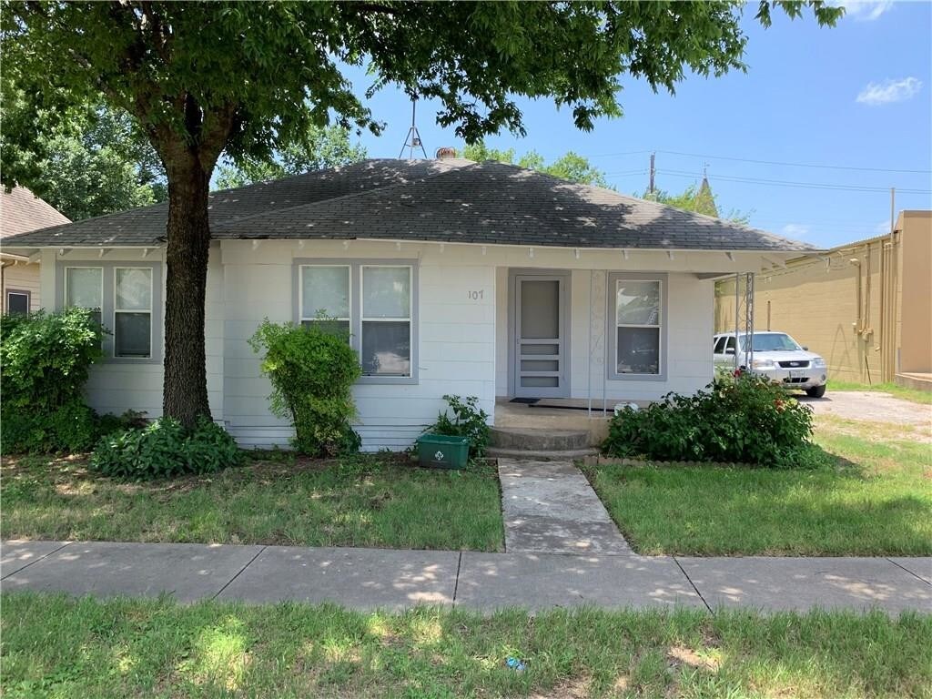 107 S 5th St, Midlothian, TX 76065 House for Rent in Midlothian, TX