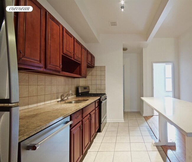 Foto del edificio - 784 Halsey St