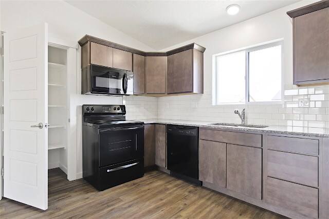Foto del edificio - 523 Hill Ln