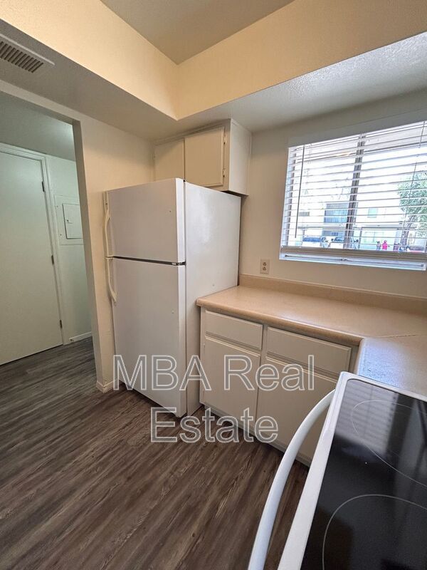 Building Photo - 2832 E Le Marche Ave