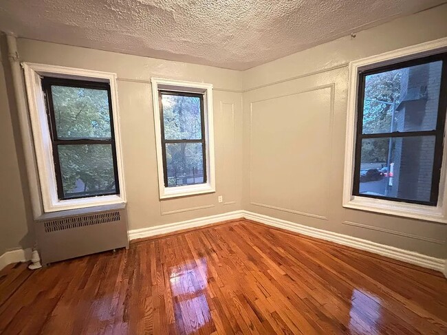 Building Photo - 55 W Mosholu Pkwy N