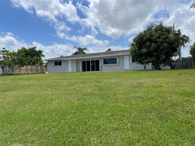 Building Photo - 15445 SW 99th Ave