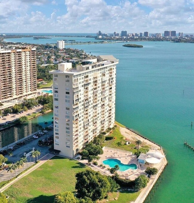 Building Photo - 11111 Biscayne Blvd