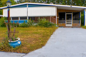 Building Photo - 7479 SE Eagle Ave