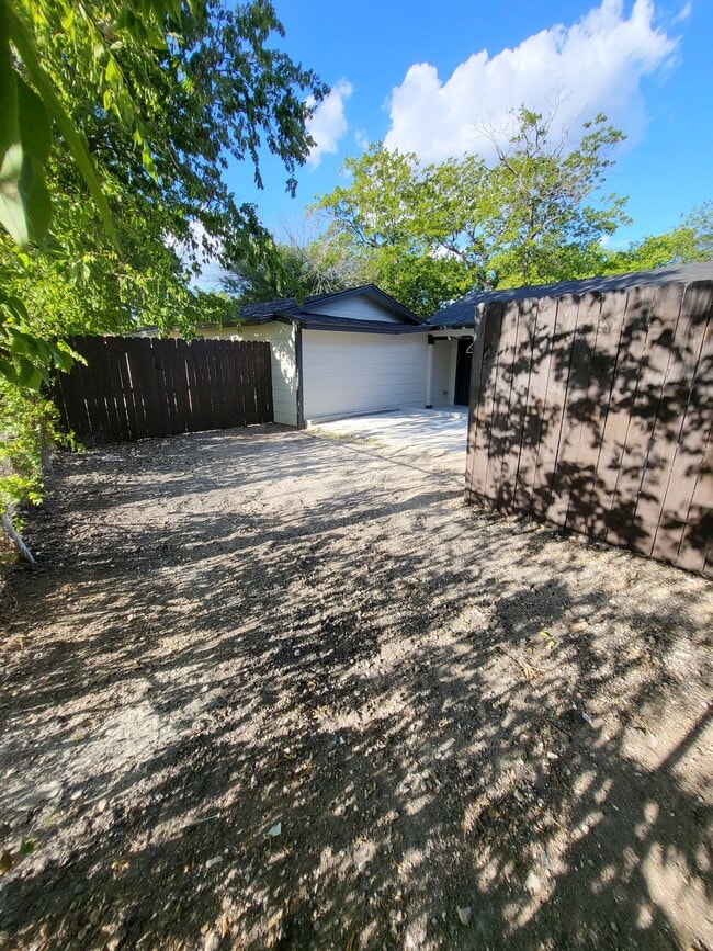Photo - 2417 Castroville Rd Apartment