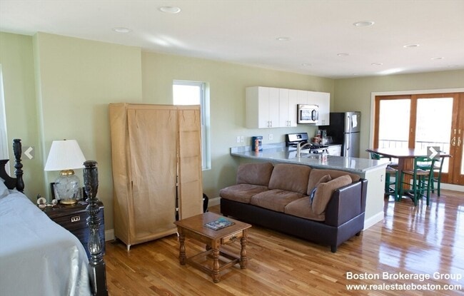 Building Photo - 4 Kearsarge Ave