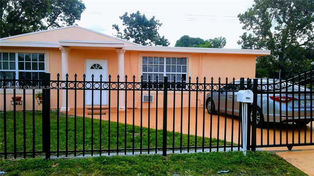 Foto principal - 300 NW 179th Terrace