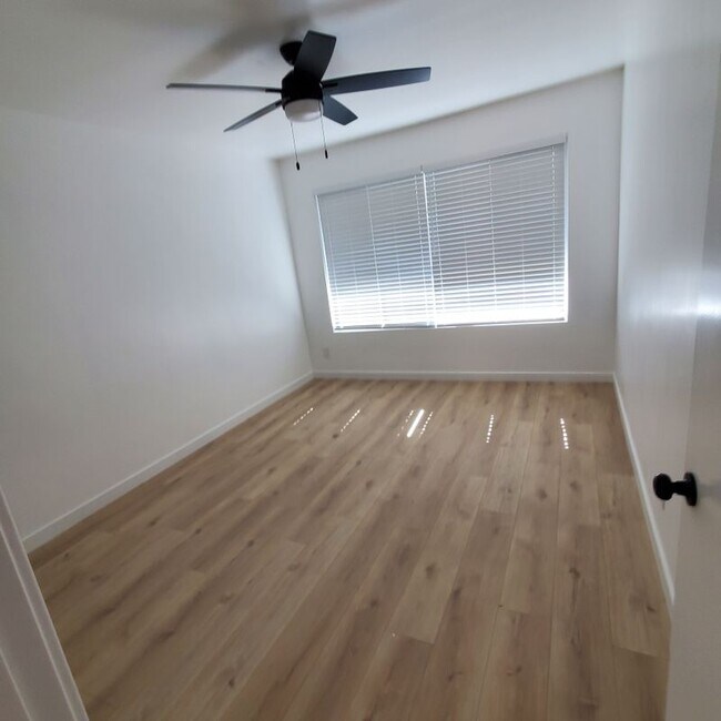 Foto del edificio - 7119 Mountain View Ave