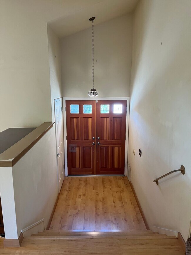 Foto del edificio - Beautiful East Foothills San Jose Home with Spacious Layout, Large Lot & Prime Location!